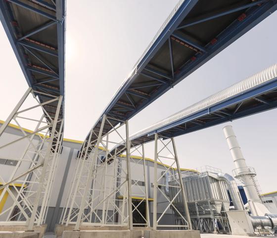 Overhead conveyors of waste to energy plant
